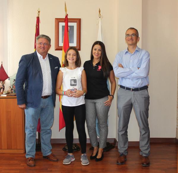 El Ayuntamiento de Los Alcázares y Aqualia entregan el premio de la 16ª Edición del Concurso Infantil