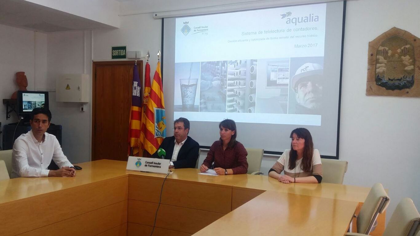 El Servicio Municipal de Aguas de Formentera instala contadores “inteligentes”, un sistema pionero en Baleares
