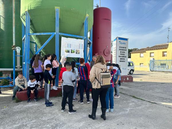 Escolares de Dénia, La Xara y Jesús Pobre visitan la planta potabilizadora de agua Beniadlá con motivo del Día Mundial del Agua