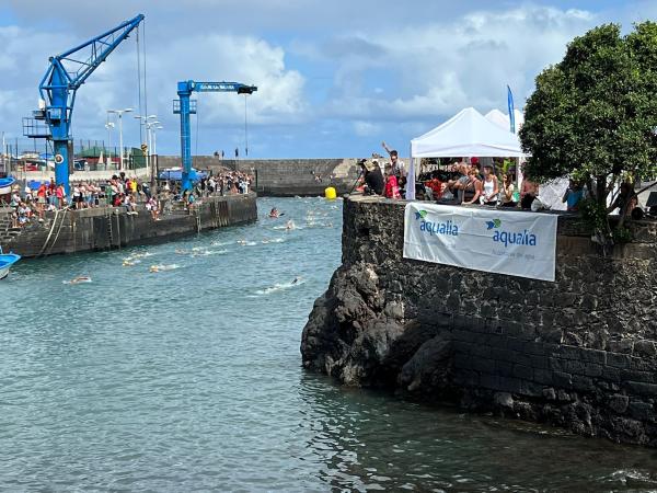 Raúl Lecuona y Raquel Aróstegui, imparables en el I Muelletlón Aqualia Puerto de la Cruz