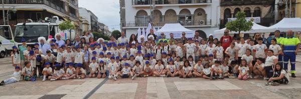 Una gran fiesta educativa infantil conciencia a los pequeños sobre el valor del agua en Écija