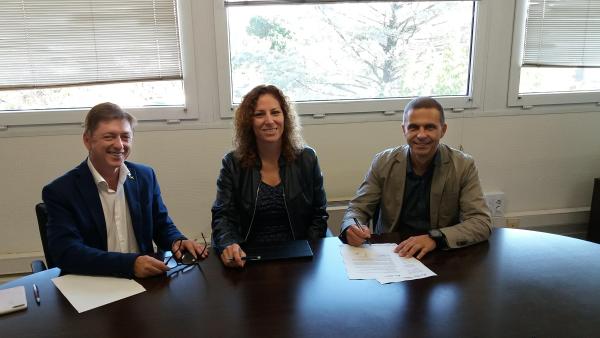 El Consell Comarcal de la Selva y Aqualia firman un convenio para garantizar el acceso al agua de las familias sin recursos de Anglès (Girona)