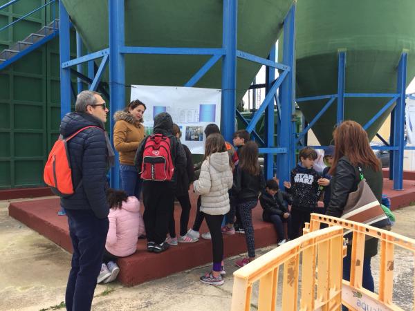 370 escolares de Dénia, visitan la planta potabilizadora de agua de Beniadlá y el Centro Deportivo con motivo del Día Mundial del Agua