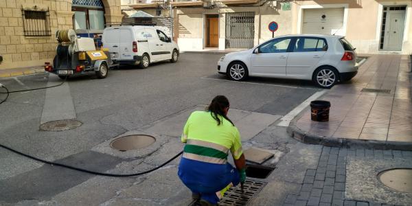 Limpieza preventiva de la red de alcantarillado de Fraga antes de las lluvias de otoño