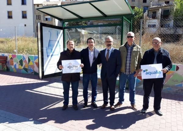 Aqualia cede en Caravaca de la Cruz una marquesina a  la Asociación de familias de personas con discapacidad intelectual del noroeste murciano- APCOM