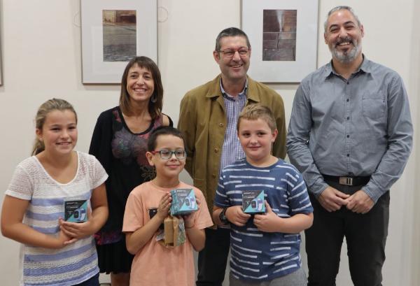 Tres escolares de Castelló d'Empúries premiados por seguir la pista del agua