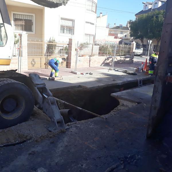 Aqualia ha reparado vía urgente la rotura en la red de alcantarillado en la calle Doctor José Lucas Ibáñez de Callosa de Segura