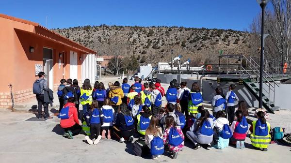 175 alumnos de 8 colegios de Teruel y Zaragoza visitan  la depuradora de Albarracín