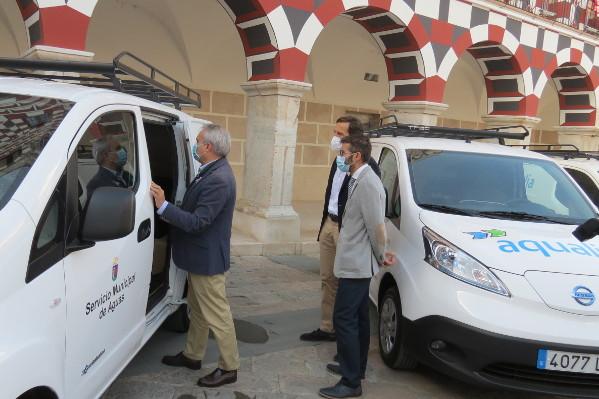 El Servicio Municipal de Agua de Badajoz renueva su flota de vehiculos electricos en una clara apuesta por el medioambiente