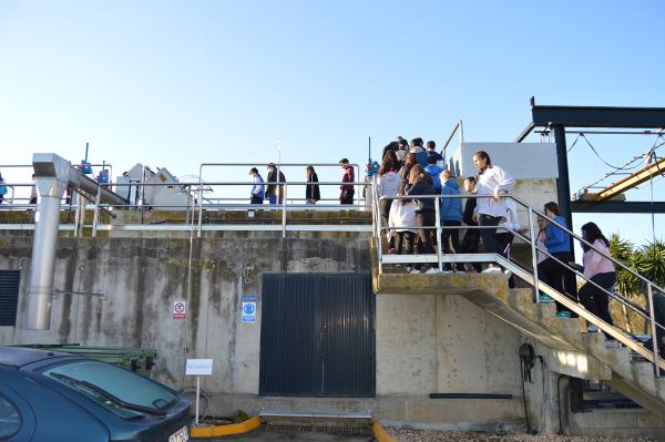 Aqualia organiza visitas guiadas a las depuradoras de la zona para alumnos de San Juan del Puerto