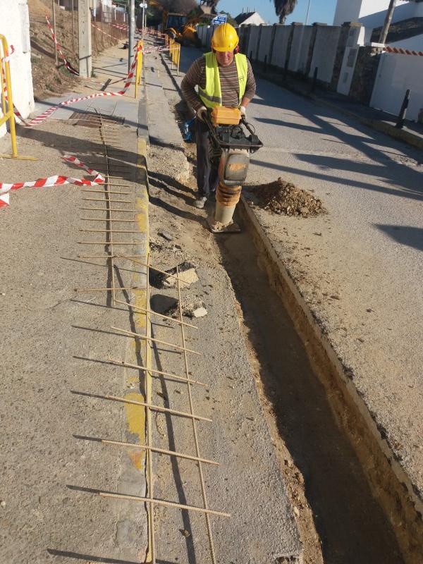 Obras en la red de abastecimiento de agua de Caños de Meca