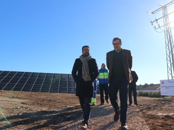 Aqualia instala en la depuradora de Olivenza un novedoso sistema de placas solares para disminuir el consumo de electricidad