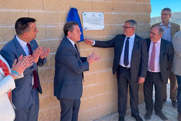García-Page inaugura en Agramón (Hellín) unas innovadoras instalaciones que permiten obtener bioproductos a partir de las aguas residuales