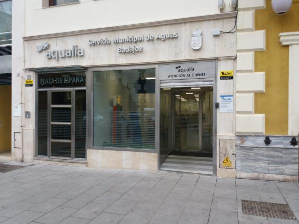 Fachada oficina Aqualia en Badajoz