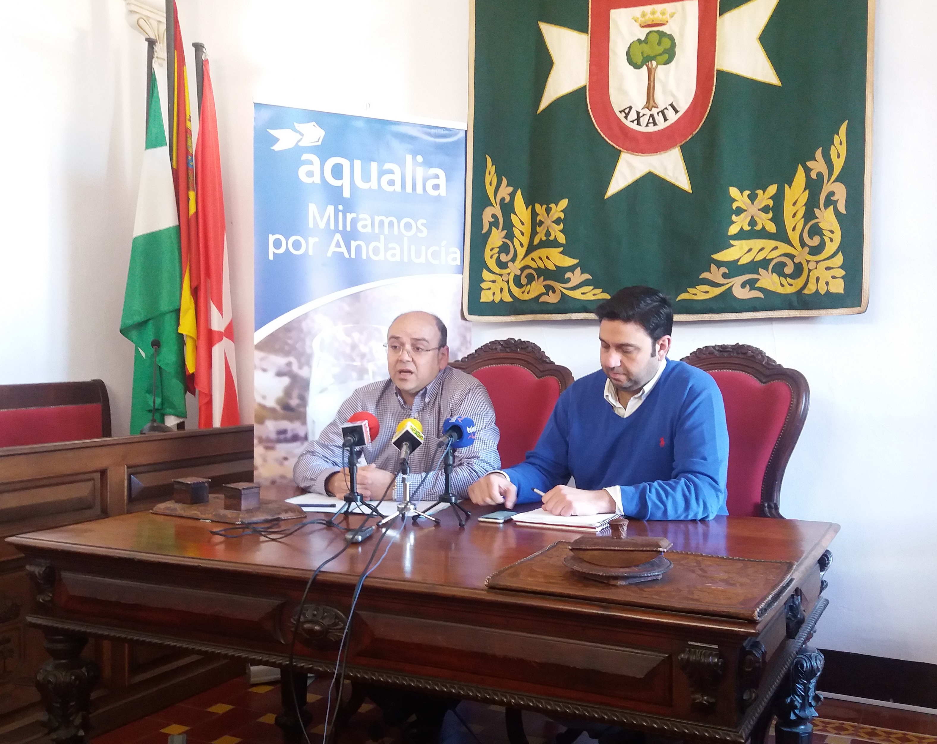 Ayuntamiento y Aqualia tranquilizan: el agua de Lora es totalmente potable a pesar del color detectado de forma puntual en algunas zonas del municipio