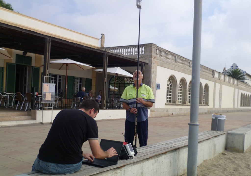 El Servicio Municipal de Aguas de El Vendrell continúa instalando contadores “inteligentes” en los barrios marítimos
