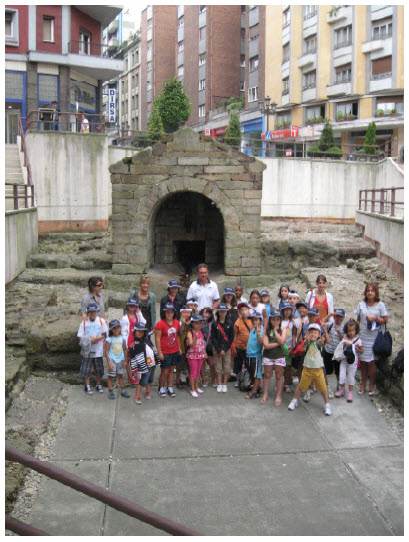 Los niños y niñas de Oviedo realizan un recorrido por la Historia del Abastecimiento de Agua de la ciudad