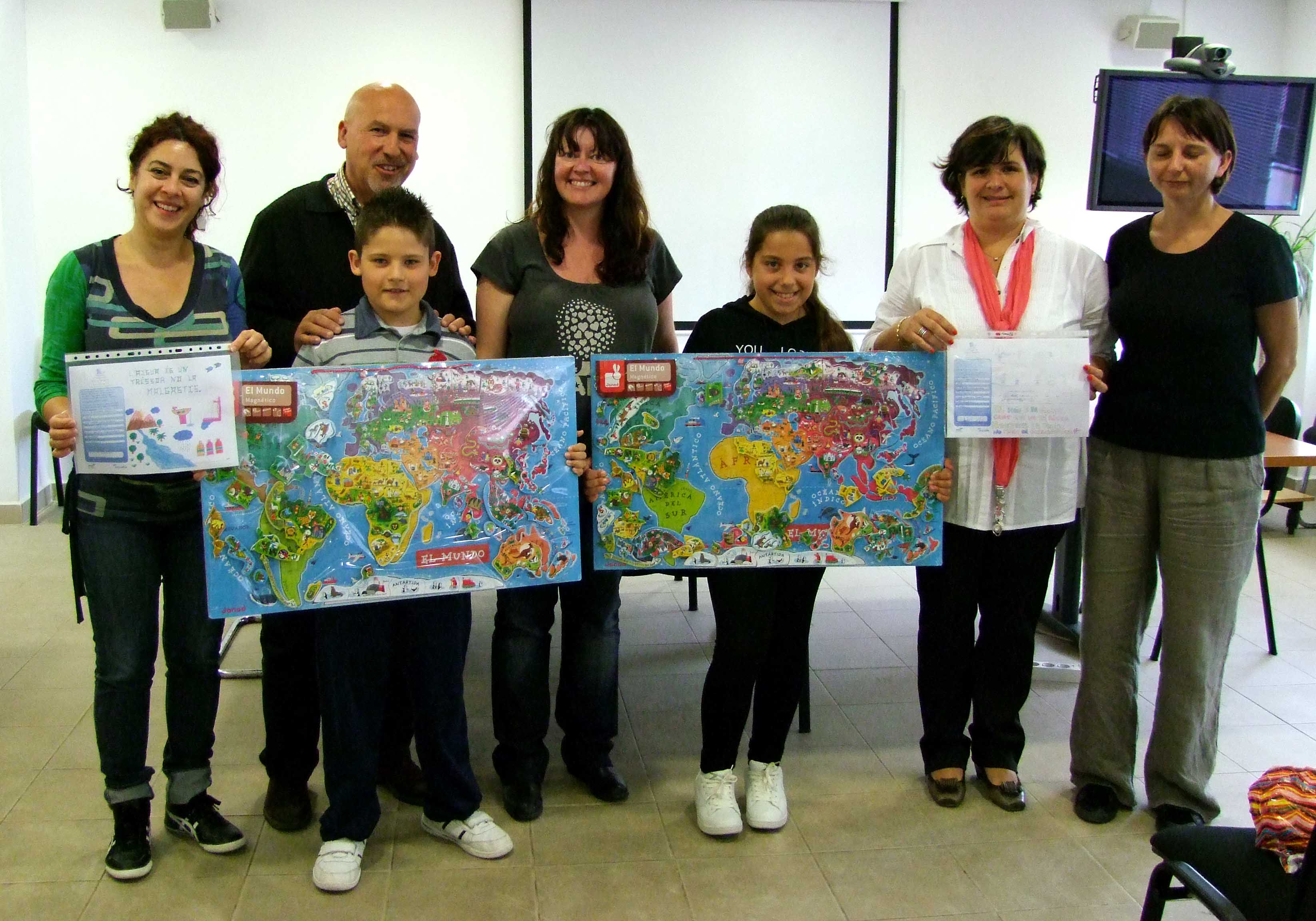 Premio para dos escolares de Formentera por quedar finalistas en el 10º Concurso Internacional de Dibujo Infantil de aqualia
