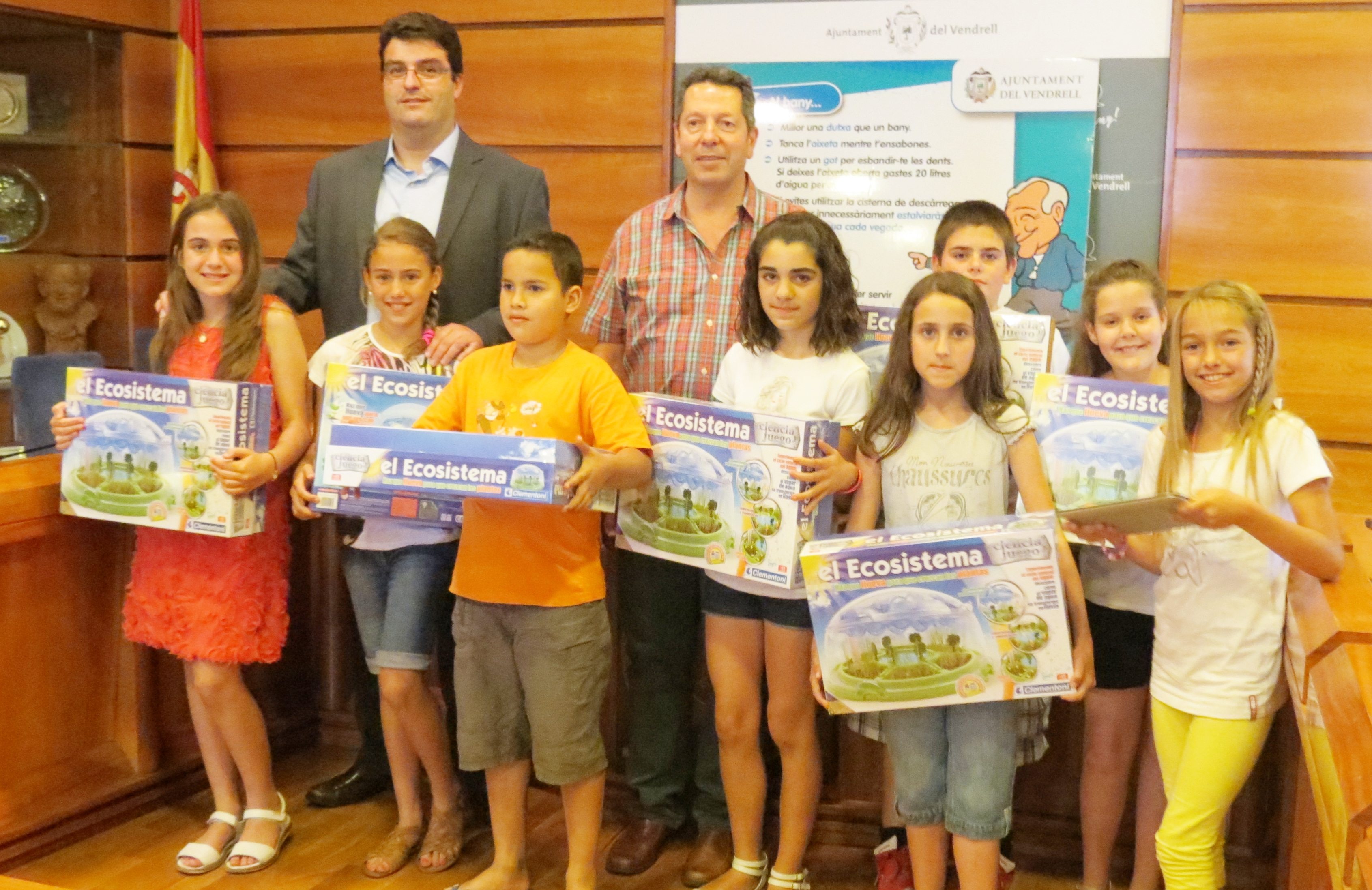 Los escolares de El Vendrell muestran con sus dibujos que el futuro del agua pasa por un uso inteligente de este recurso