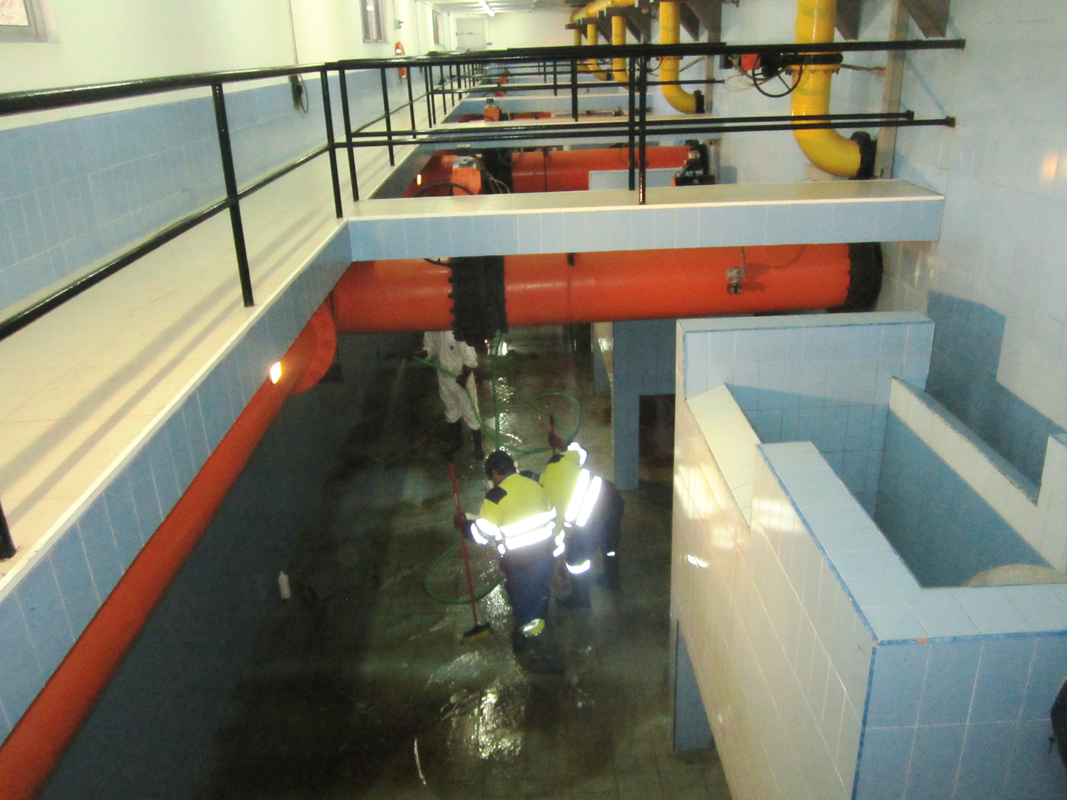 aqualia realiza la limpieza de los aljibes de Gévora, Alcazaba, Villafranco y Alvarado para garantizar la calidad del agua