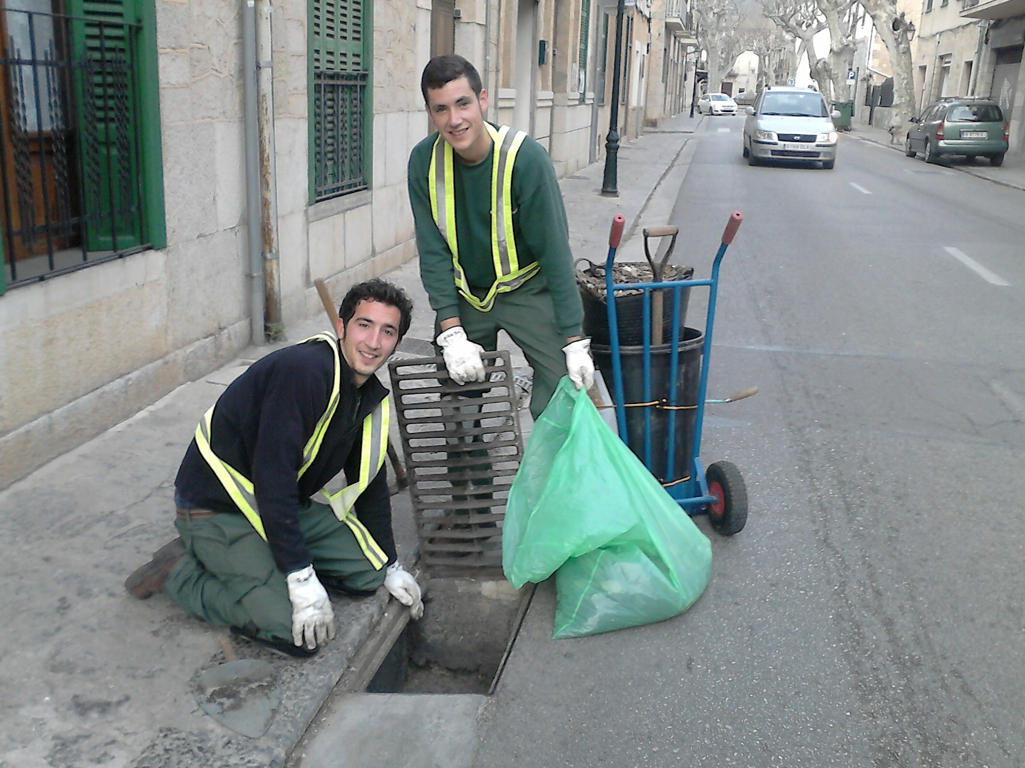 Neteja preventiva dels embornals de la xarxa de clavegueram de Sóller abans de les pluges primaverals