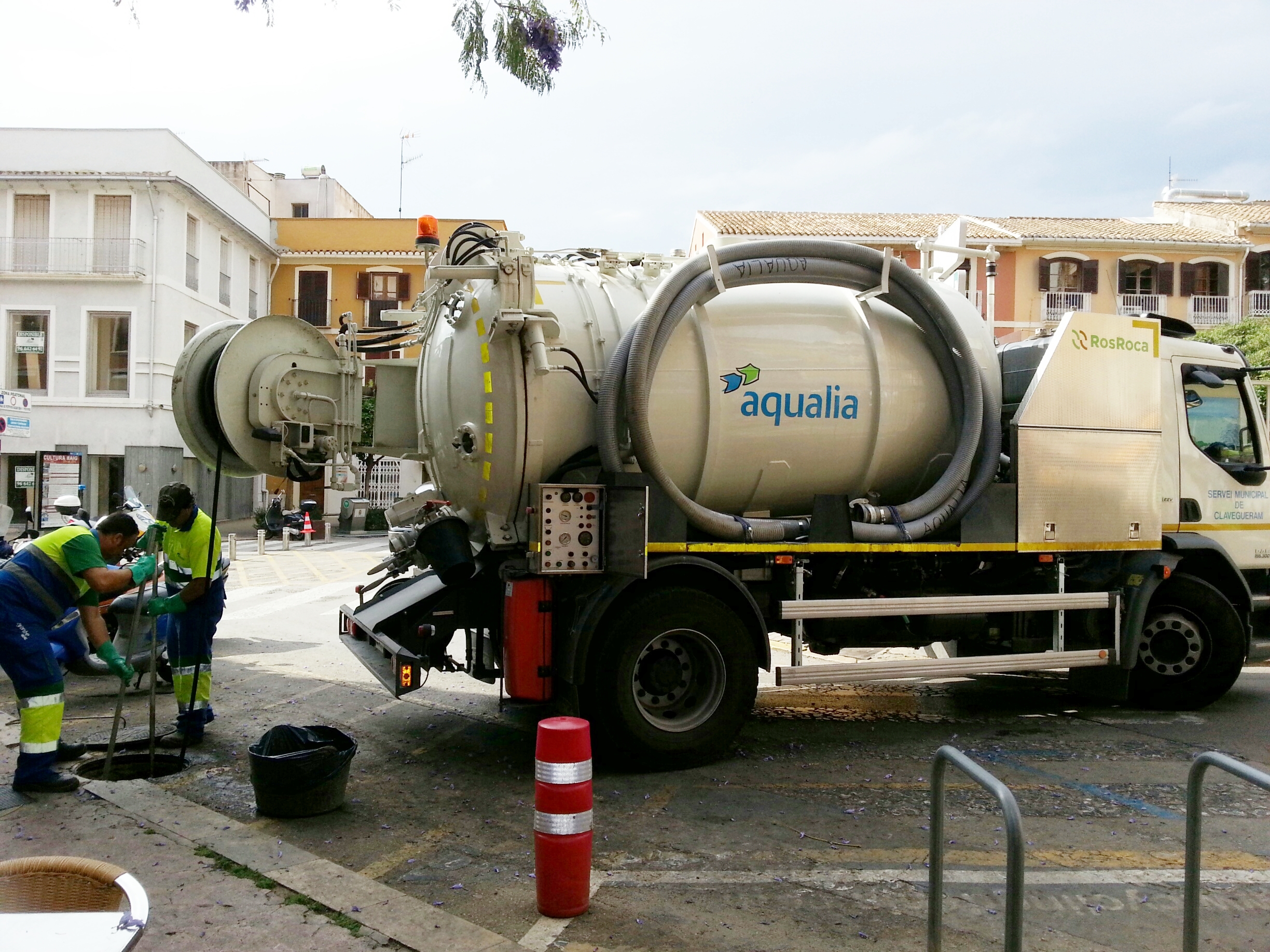 Limpieza preventiva de la red de alcantarillado de Dénia antes de la temporada estival