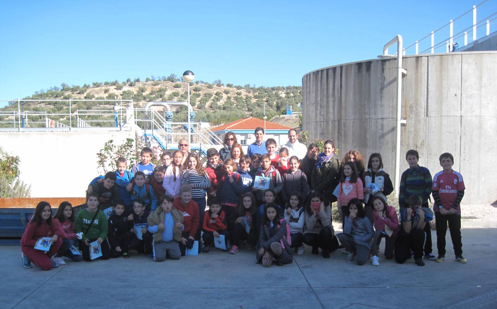 Escolares del colegio Niceto Alcalá-Zamora y Torres realizan una visita guiada a través del ciclo urbano del agua