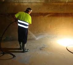 FCC Aqualia realiza la limpieza de los aljibes de Gévora, Alcazaba, y Alvarado para garantizar la calidad del agua