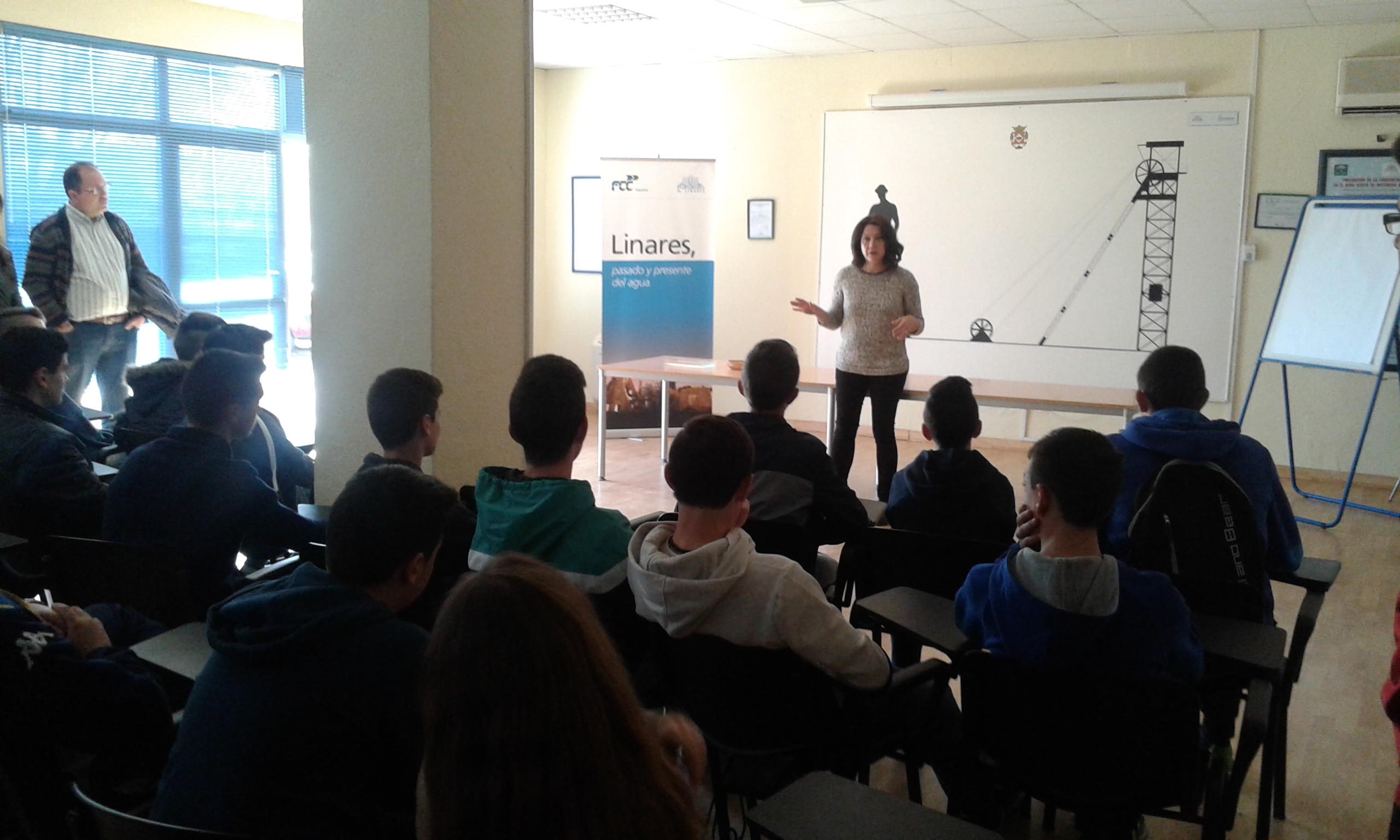 Estudiantes de la Universidad de Jaén, visitaron la ETAP y la EDAR de Linares, dónde han conocido el proceso de potabilización y depuración del agua.
