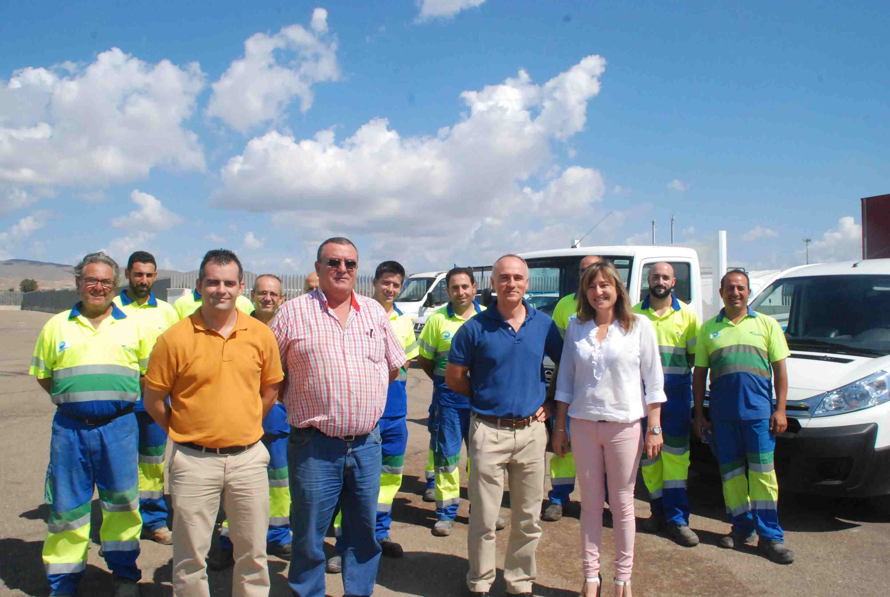 El Ayuntamiento de Níjar y Emanagua presentan los nuevos vehículos incorporados al Servicio Municipal de Aguas