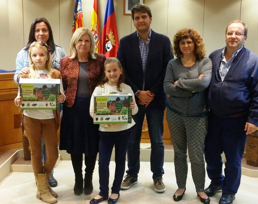 Dos niñas de Albatera, finalistas del Concurso internacional de dibujo infantil de Aqualia