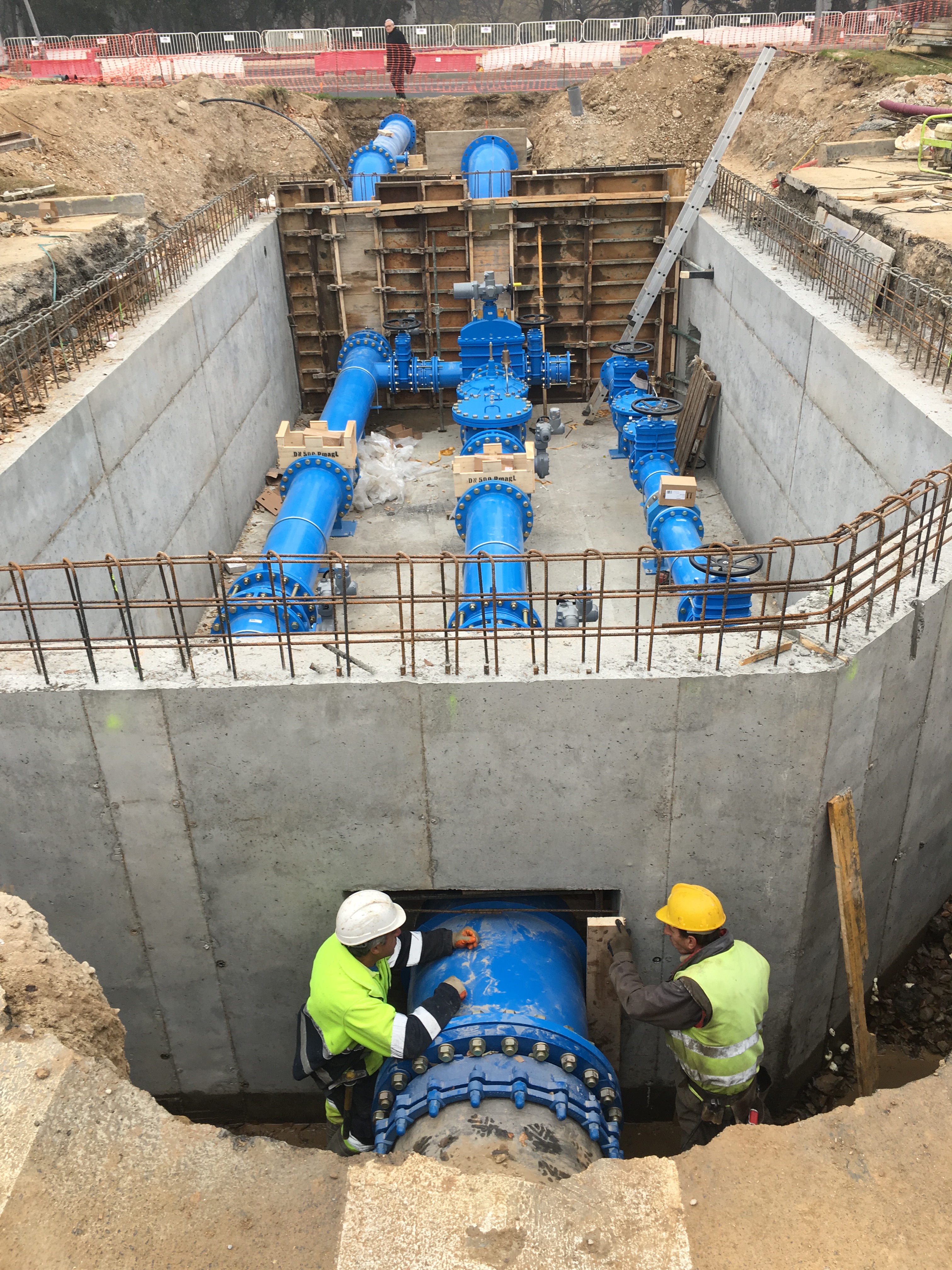 La conexión de la nueva tubería de abastecimiento de agua a la red general de transporte y distribución de Lleida, que garantizará el suministro de la ciudad para los próximos 50 años, se realizará martes por la noche