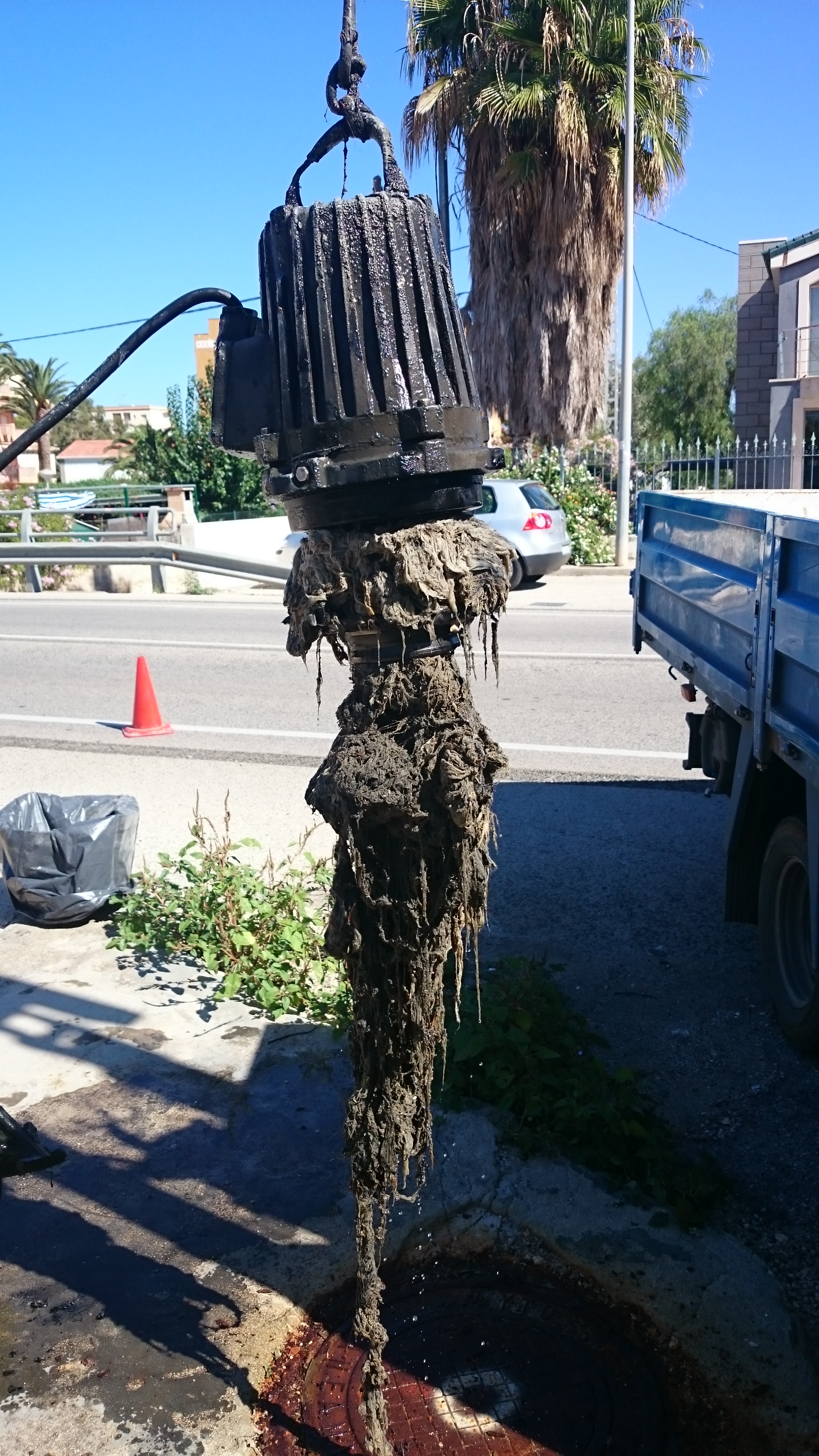 Las toallitas de un solo uso provocan averías y atascos en la red del alcantarillado de Dénia