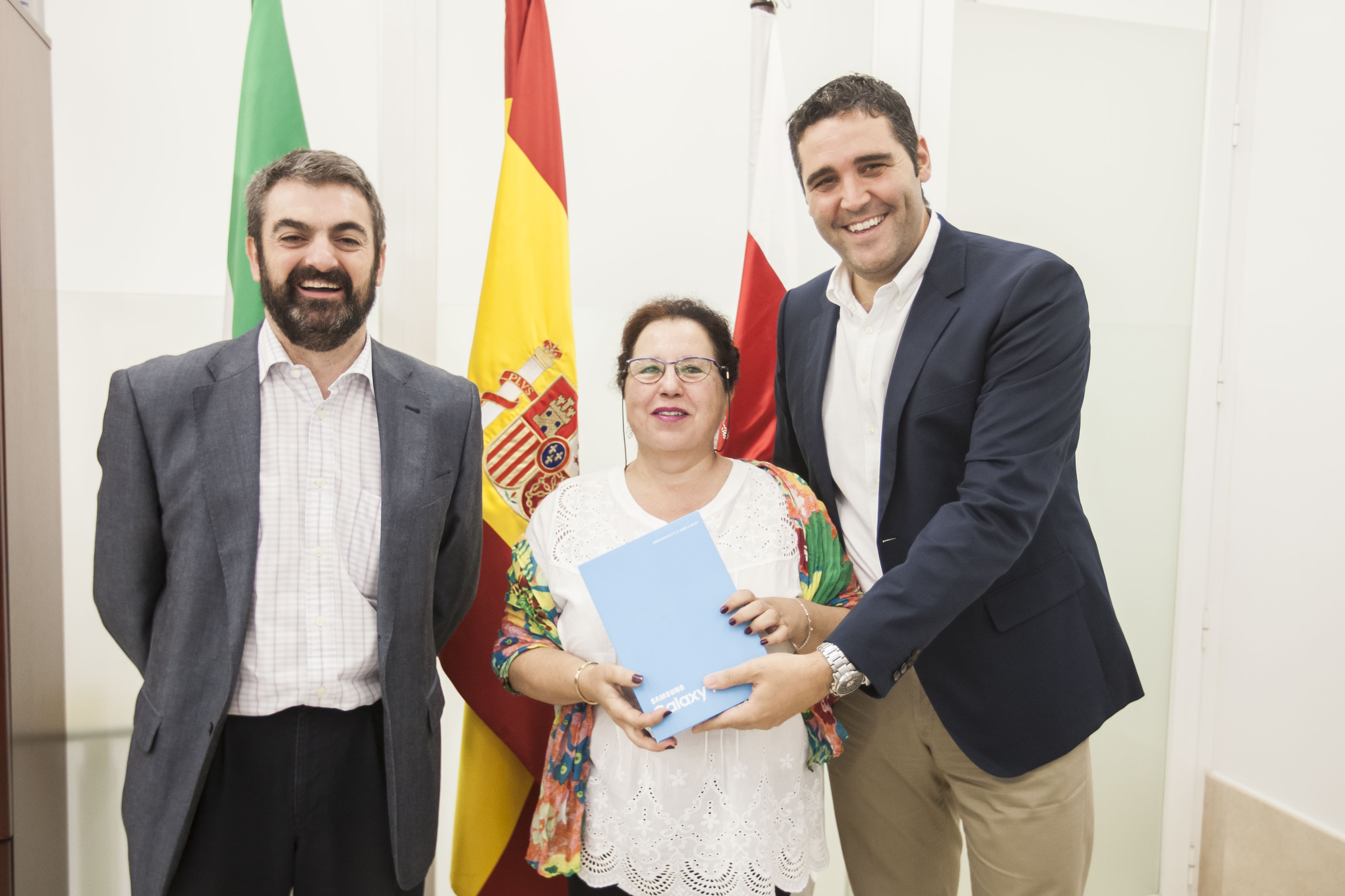 Una Tablet por pasarse a la factura electrónica con Aqualia en Almería