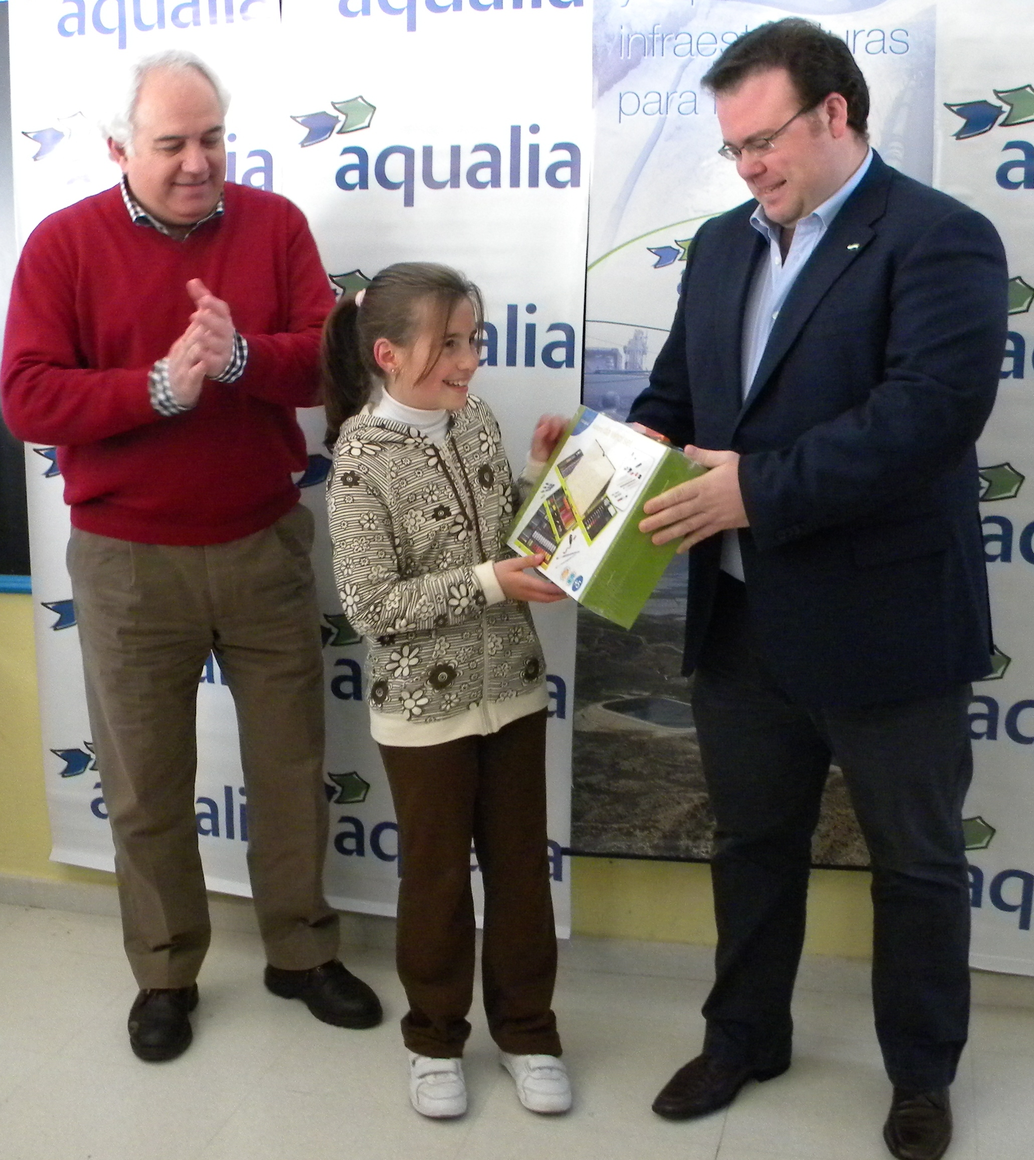 aqualia entrega los premios de su Concurso Internacional de Dibujo Infantil a una niña en Malpartida de la Serena (Badajoz)