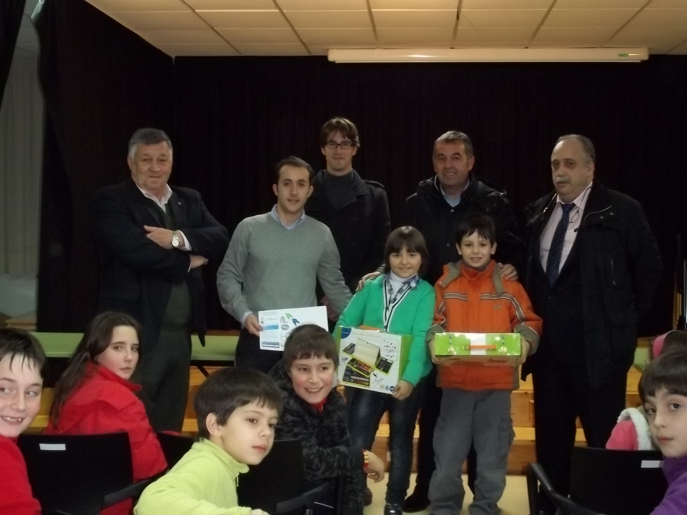 Los niños de Santa Cruz de Bezana pintan “de lujo” el agua