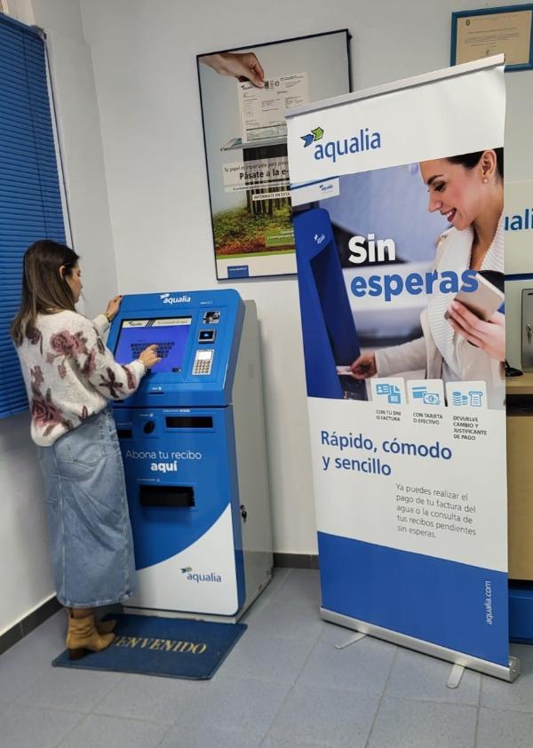 Aqualia agiliza el pago de recibos en su oficina de Bollullos Par del Condado con un cajero automático
