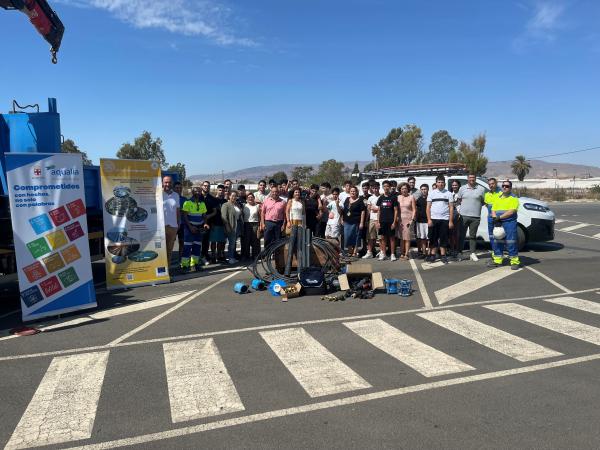 Aqualia dona materiales de fontanería al IES Sol de Portocarrero para sus prácticas