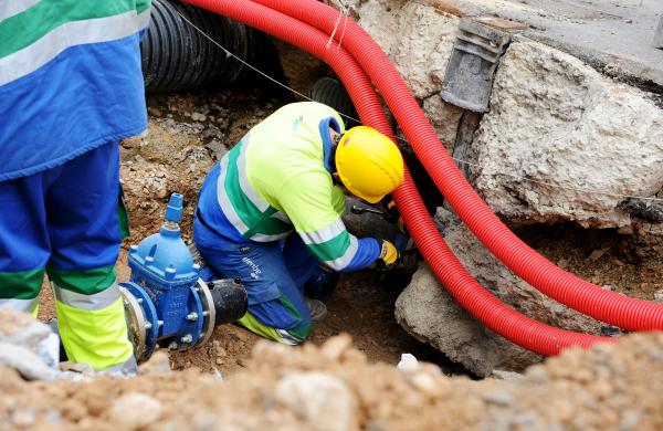 El Alcalde de Badajoz visita las obras de renovación de la red de abastecimiento en la calle Francisco Guerra