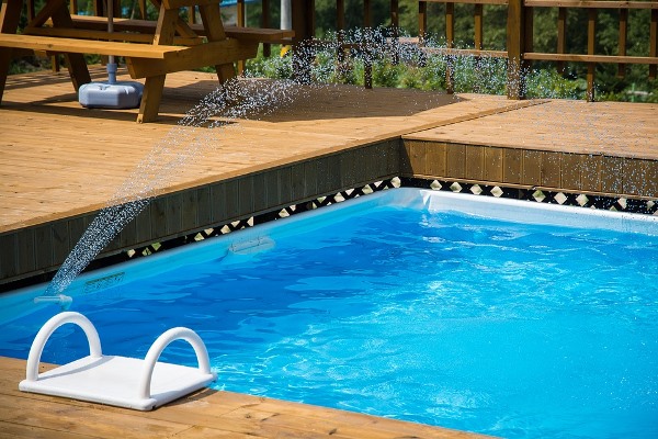 El Ayuntamiento de Oviedo y Aqualia recomiendan realizar en horario nocturno el llenado de piscinas y el riego de jardines