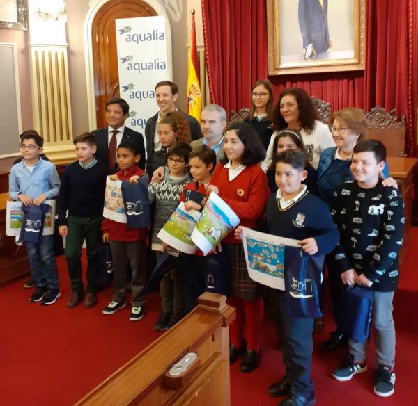 Momento de la entrega de premios del concurso infantil de Aqualia en Badajoz