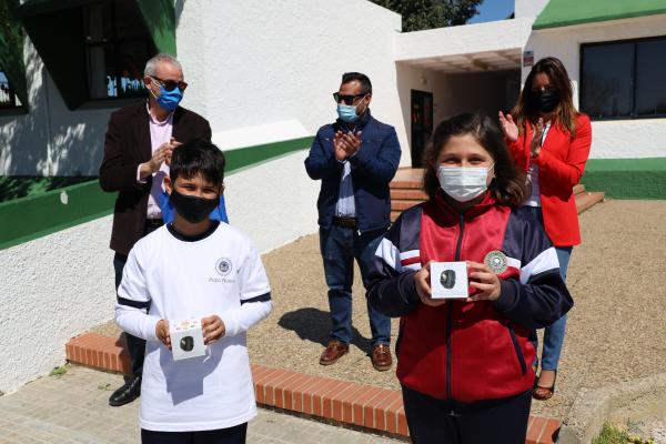 Premios para los tres niños de Rota que mejor han sabido diseñar un cartel sobre el ciclo urbano del agua