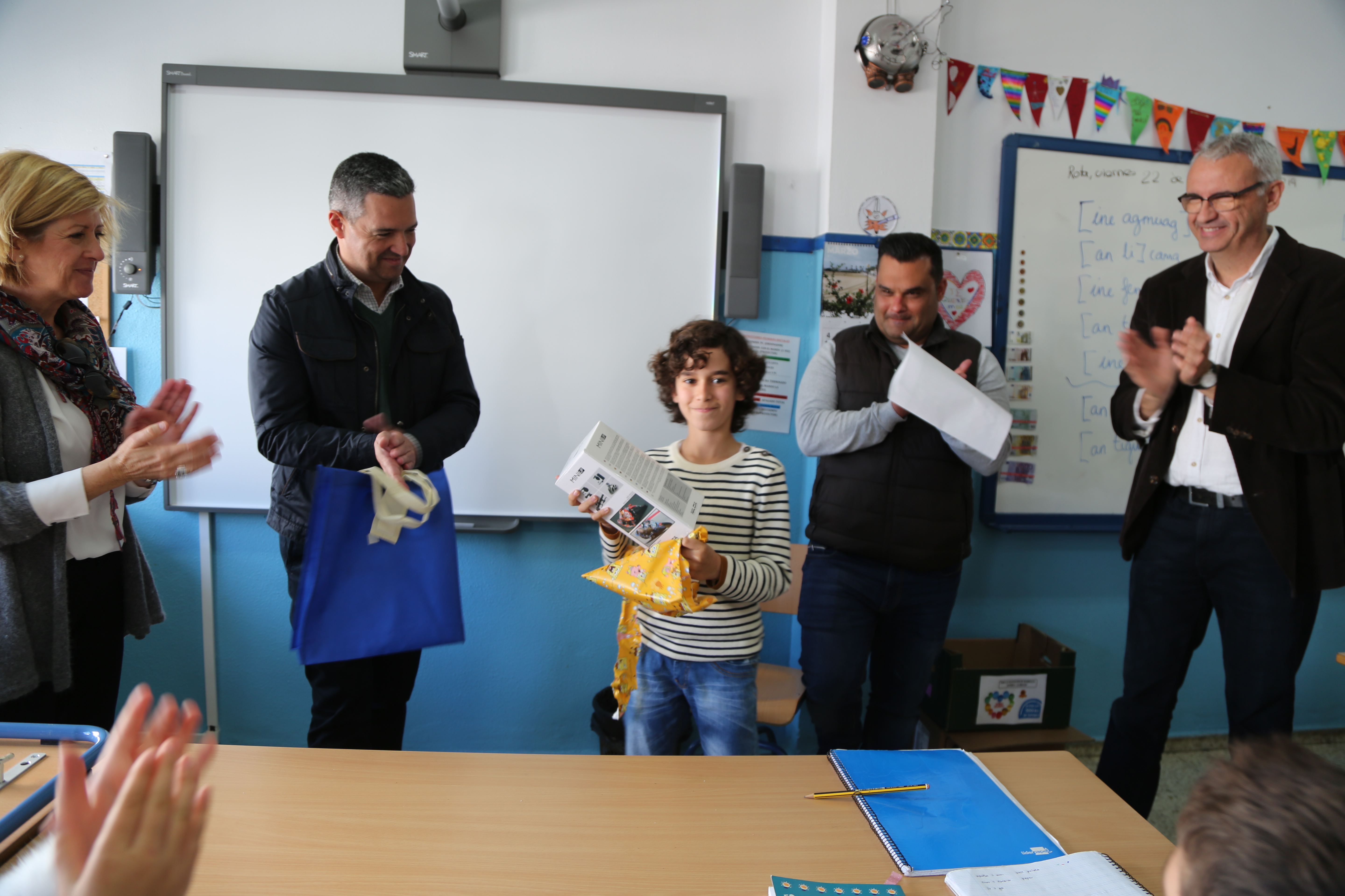 Entrega premio finalista concurso infantil Aqualia Rota