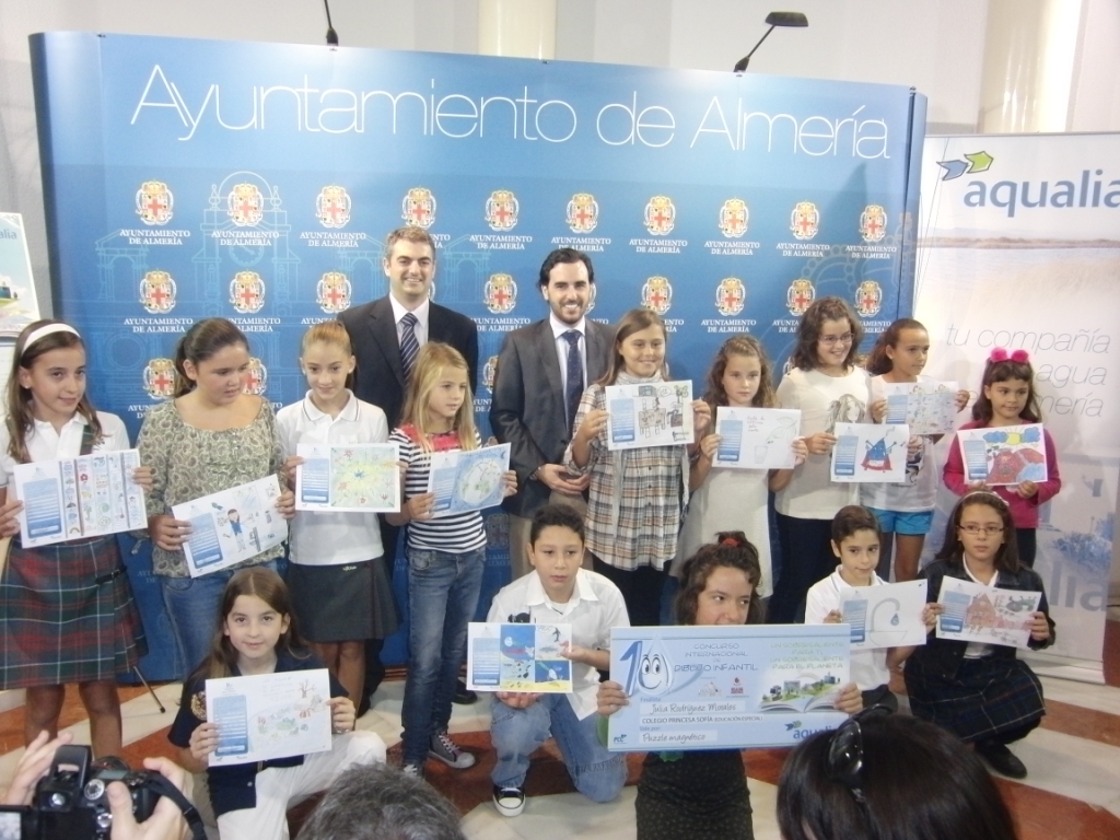 Un sobresaliente para quince escolares de Almería, finalistas del 10º Concurso Internacional de Dibujo Infantil organizado por aqualia
