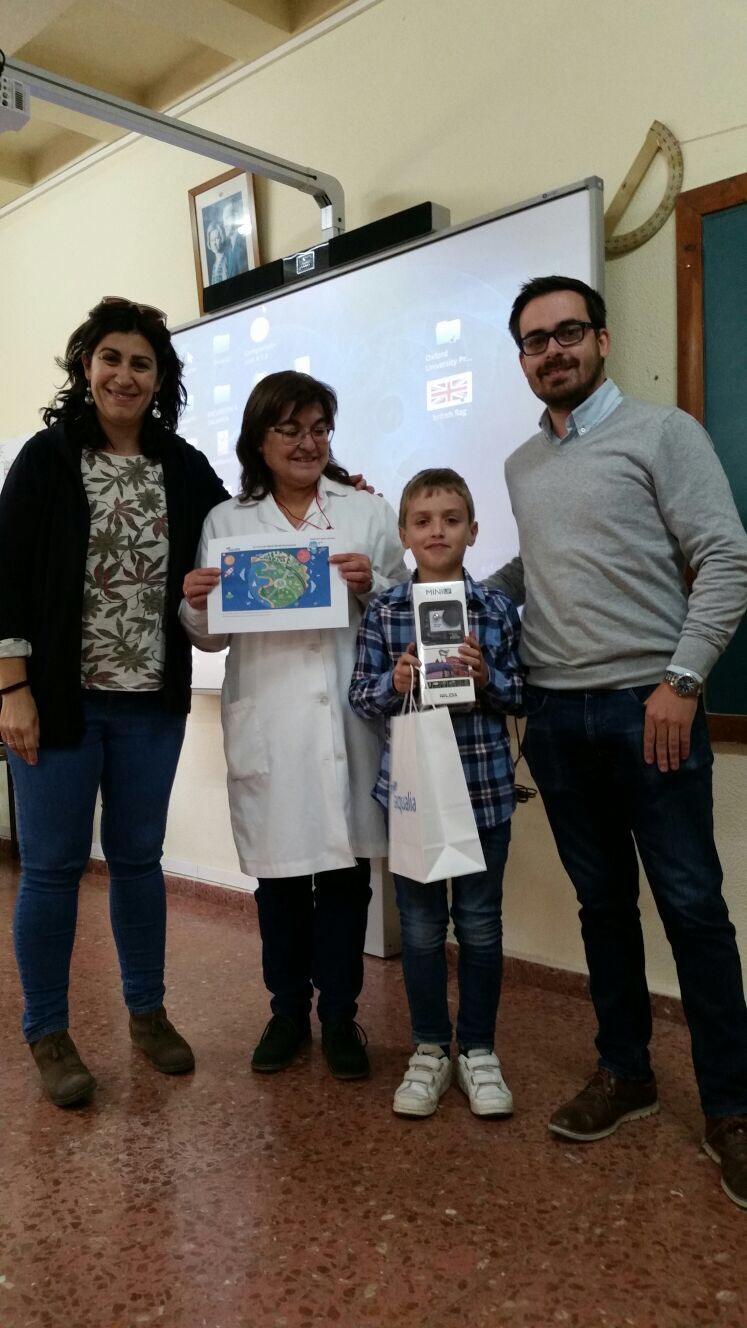 La Teniente Alcalde de Guareña entrega los premios del Concurso Internacional de Dibujo Infantil de Aqualia