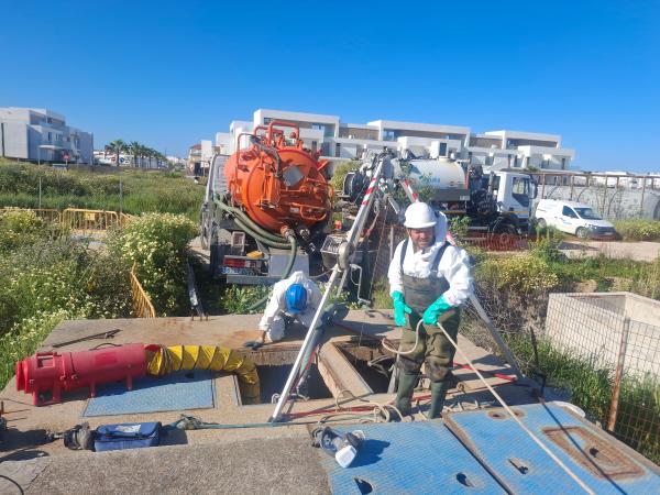 Aqualia culmina las labores de limpieza y mantenimiento en las estaciones de bombeo de aguas residuales de Barbate y Zahara de los Atunes