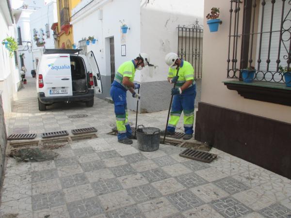 Más de 200.000 kilos de residuos extraídos de las alcantarillas y redes de saneamiento de Barbate