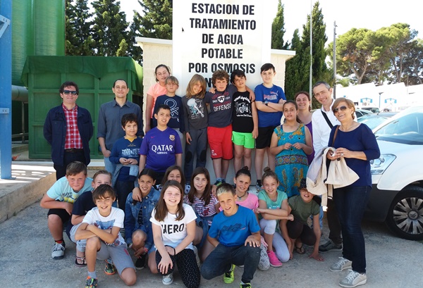 Más de 200 escolares de Dénia visitan la planta potabilizadora de agua Beniadlá y el Centro Deportivo