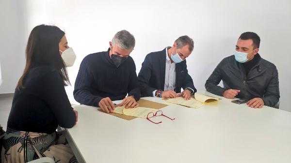 Aqualia y el Ayuntamiento de Arcos renuevan el fondo social para el pago de recibos de agua a personas vulnerables