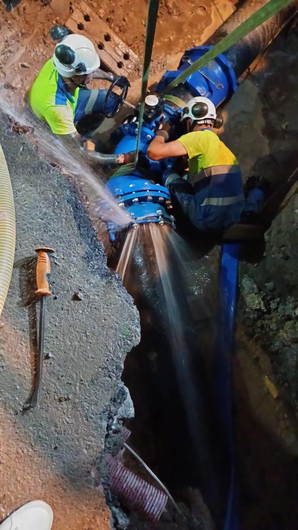 Un problema técnico obliga a alargar la suspensión programada del suministro de agua ayer en varios barrios de Almería